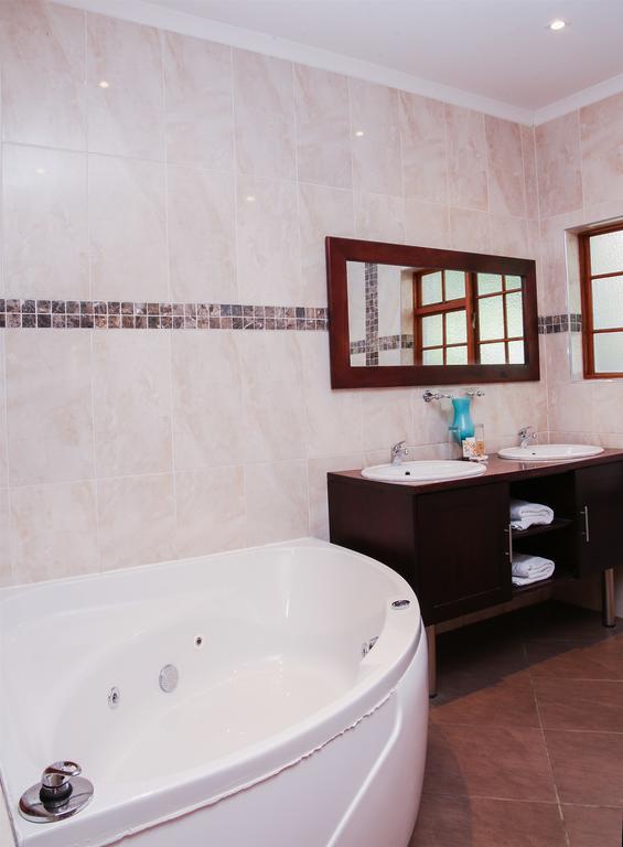 Queen Manor Boutique Guest House Graaff-Reinet Exterior foto